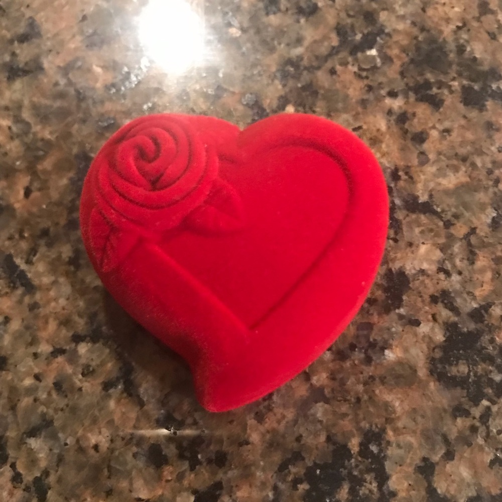 Heart ❤️ Shape Ring Suede Box 🥰
